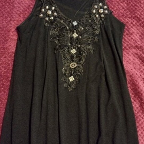 Women's sleeveless dress with lace and bead details, new