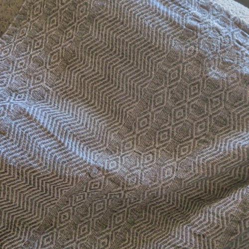 Throw blanket new, 160x220 cm, gray geometric pattern with tassels