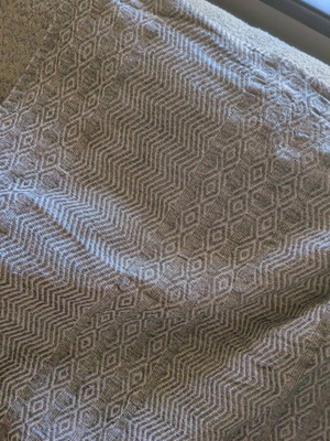 Throw blanket new, 160x220 cm, gray geometric pattern with tassels