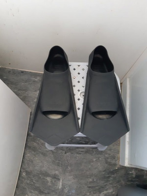 Κοντά βατραχοπέδιλα Arena καινούργια, μαύρου χρώματος, νούμερο 41-42