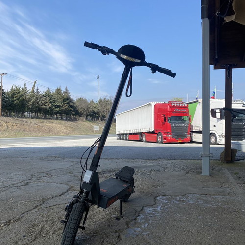 Kukirin G2 electric scooter