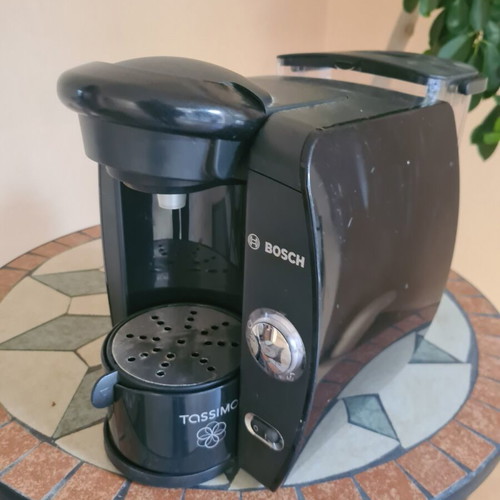 Tassimo Bosch used coffee maker with broken piercing plunger
