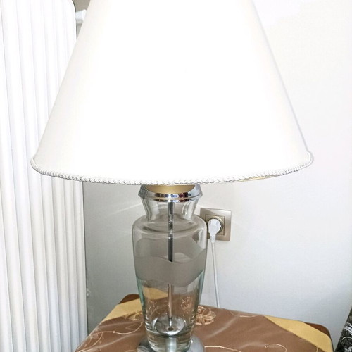 Table lamp with transparent glass base and white shade like new