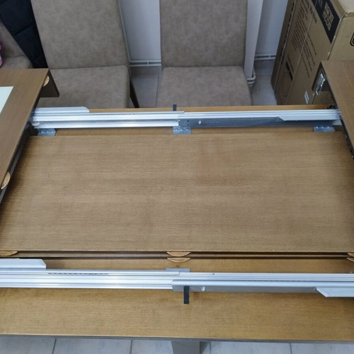 Dining table like new with extendable top 1.60x1 to 2.45x1 m
