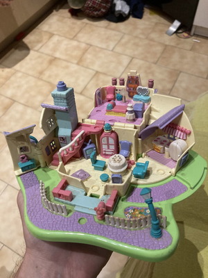 Polly Pocket Disney Minnie's Surprise Party House 1995