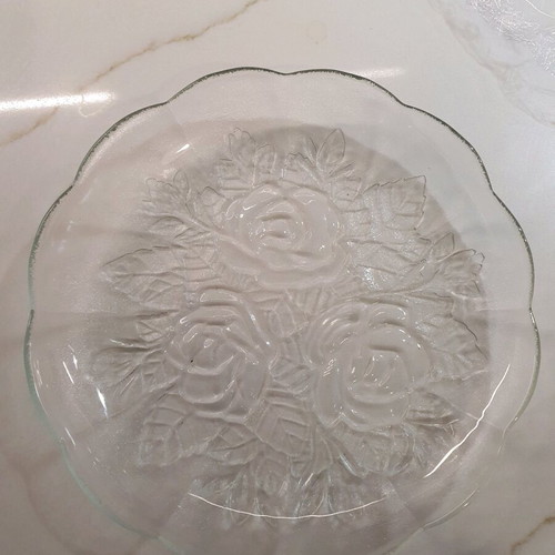 Glass plates with embossed design, like new, pack of 6