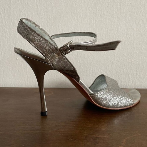 Dance shoes used size 39, leather silver