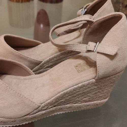 Beige suede platform sandals size 39 new with medium espadrille heel