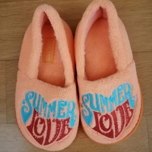 Children's slippers size 28 like new, orange winter house slippers