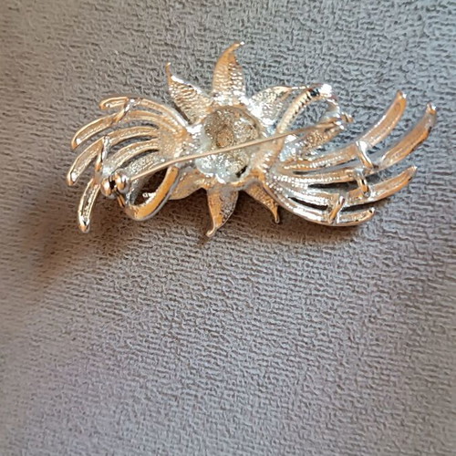 Women's flower brooch with white stones like new