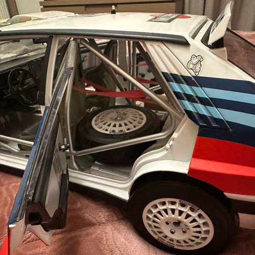 Lancia Delta Integrale Martini Racing 1:8 Hachette collectible like new