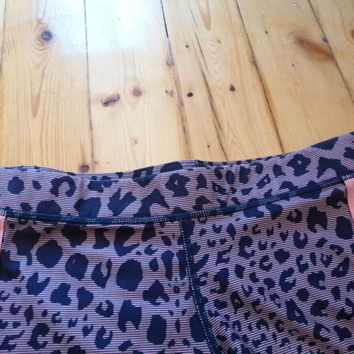Nike Dri-FIT women's short leggings with leopard print, size S