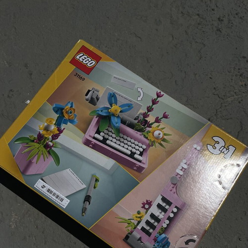 Lego Creator 3-in-1 Typewriter with Flowers set new, 363 pieces