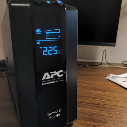 APC Back UPS Pro 650 Line-Interactive 650VA like new with 6 IEC sockets