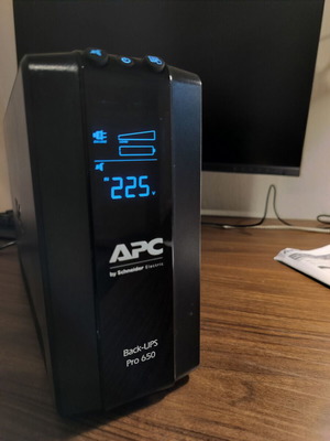 APC Back UPS Pro 650 Line-Interactive 650VA like new with 6 IEC sockets