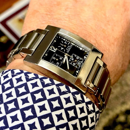 Gucci chronograph like new, quartz 31x40mm