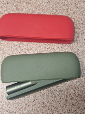IQOS ILUMA Moss Green σαν καινούργιο με θήκη Bright Coral δώρο