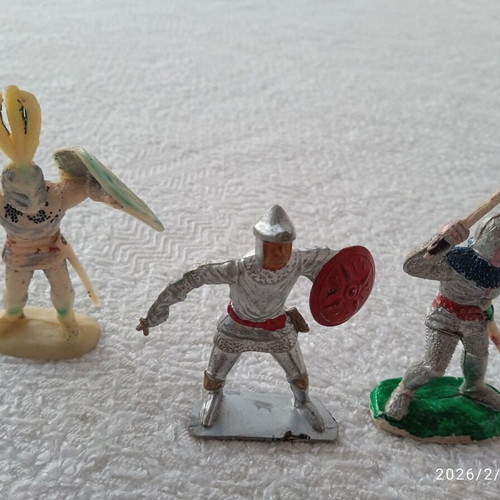Military miniature figures used, set of 8