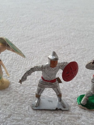 Military miniature figures used, set of 8