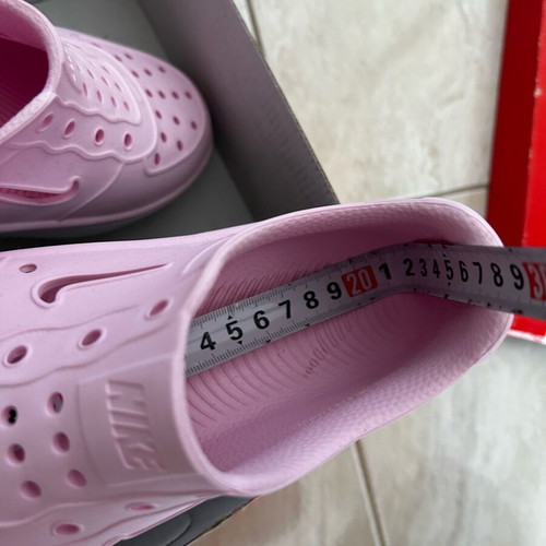 Nike pink girl sandals like new
