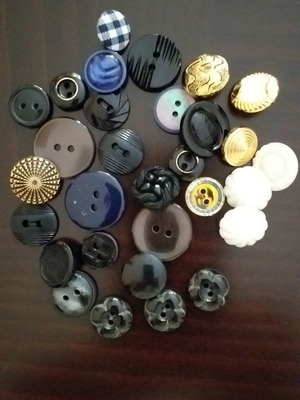 Διάφορα κουμπιά καινούργια