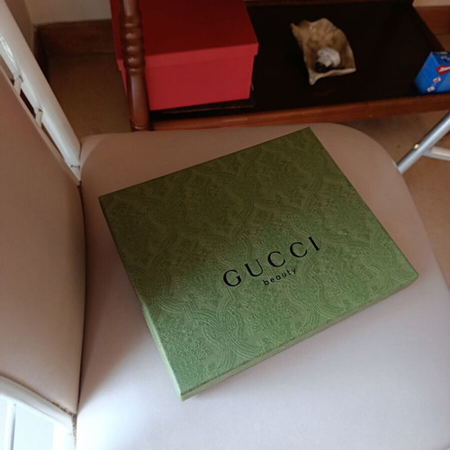 Gucci πράσινο χάρτινο κουτί
