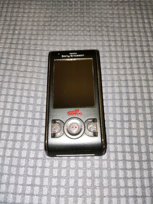 Sony Walkman W595 μεταχειρισμένο με φορτιστή, 2 handsfree και κάρτα μνήμης