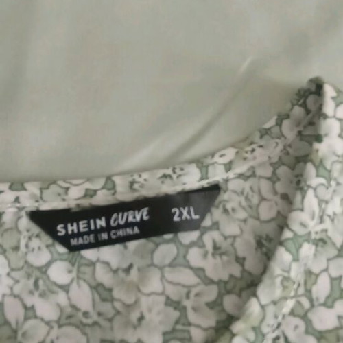 Shein women's top like new, green with small flowers, size XXL