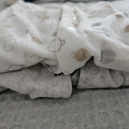 Prenatal winter baby rompers like new, pack of 2 for 9-12 months
