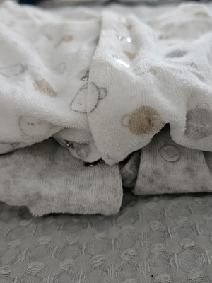 Prenatal χειμωνιάτικα βρεφικά φορμάκια σαν καινούργια, πακέτο 2 για 9-12 μηνών