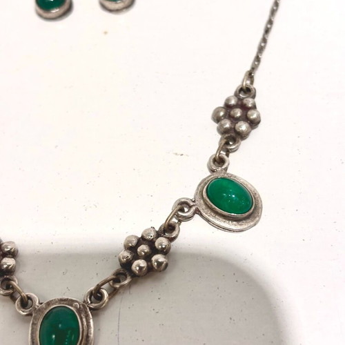 Silver 925 jewelry set used with earrings and necklace with malachite stones