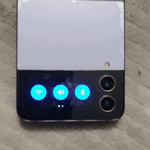 Samsung Z Flip 4 used, lilac with broken screen for parts or repair