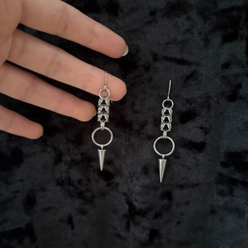 Boxweave Chainmail earrings new with spikes silver