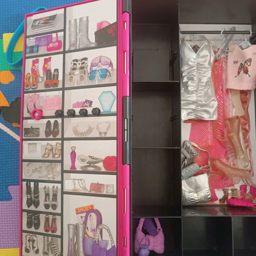 Barbie wardrobe with all accessories like new