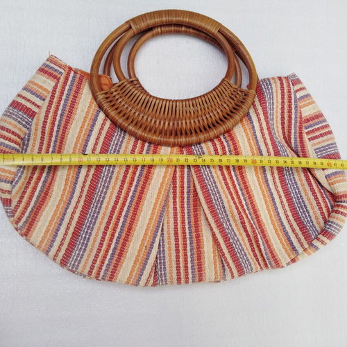 Straw handbag like new with stripes and bamboo handle multicolor