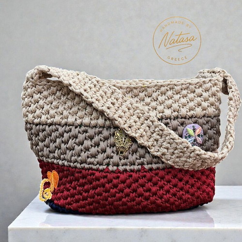 Handmade knitted shoulder bag in gray and red shades