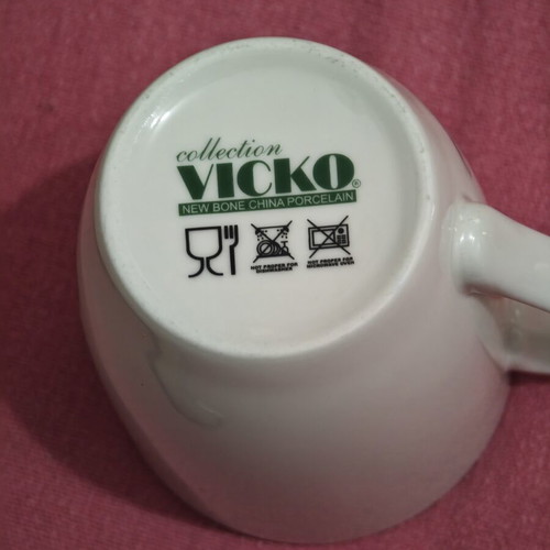 Set of 5 cups new