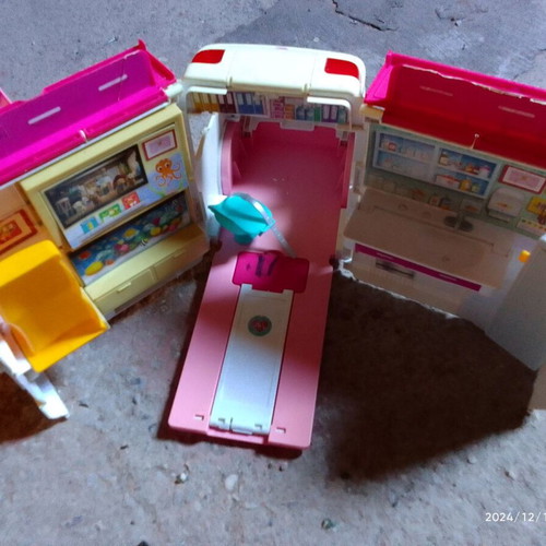 Barbie ambulance used with siren sound