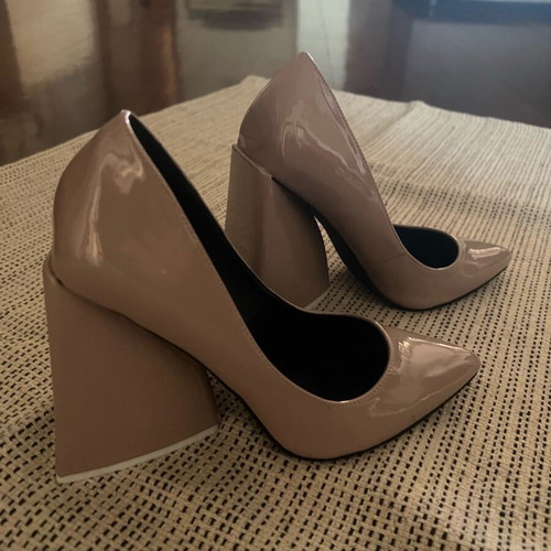 Ego nude pumps with triangular heel like new