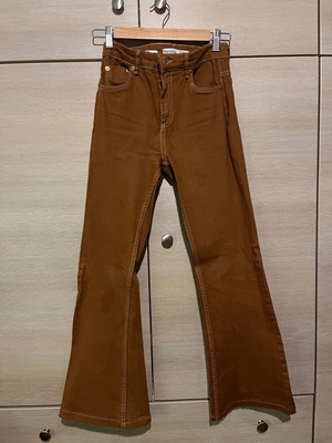 Bershka brown jeans size 34 like new with minor zipper damage