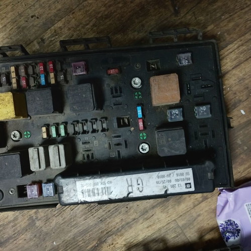 Opel fuse box for Astra H and Zafira, 13206745 GR, 5DK008668-32