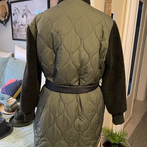 Only jacket new with two-tone design and Sherpa sleeves size medium