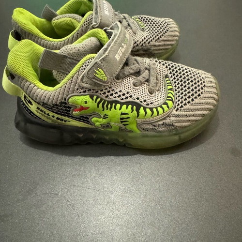Bull Boys shoes used, size 26, gray, lights not working