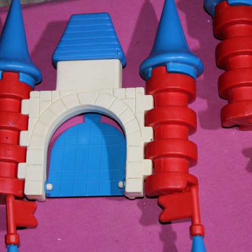 Playmobil plastic tower like new, pack of 9