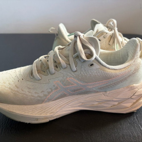 Asics Novablast F 131023 sport shoes like new size 39