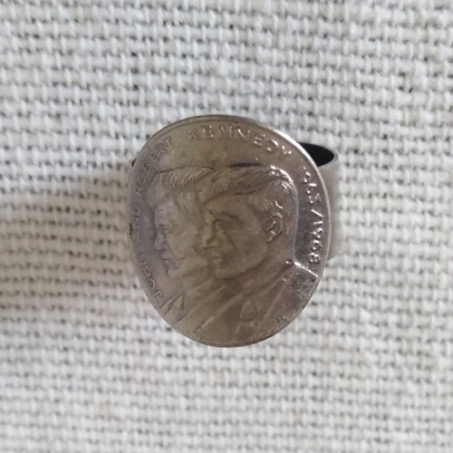 Replica ring with John and Robert Kennedy used