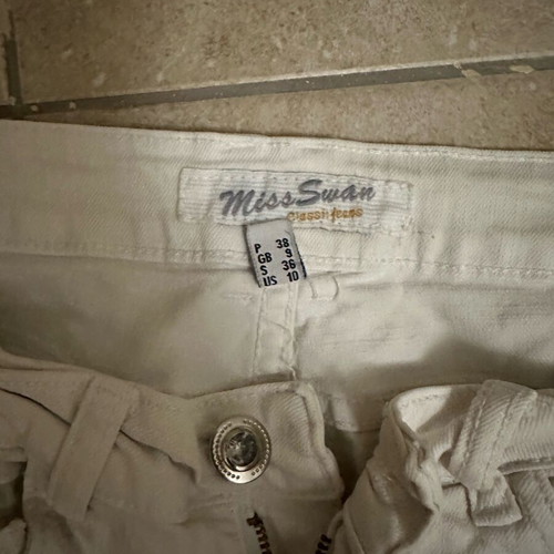 White jeans like new with rips, size M