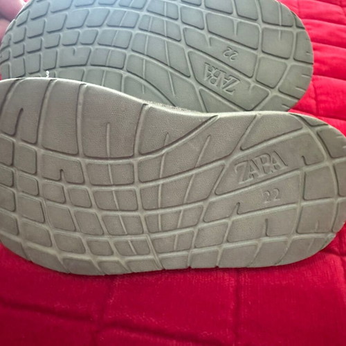 Zara Sneakers slip on (sock) size 22 used, khaki