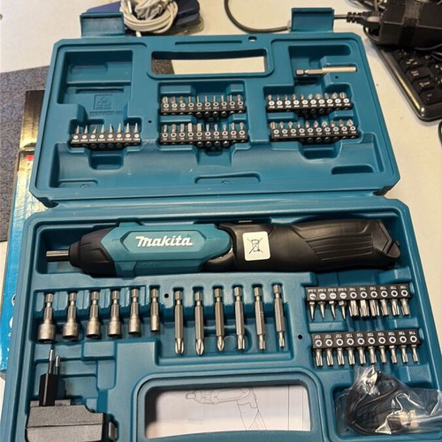 Makita DF001DW cordless screwdriver new set with 81 bits