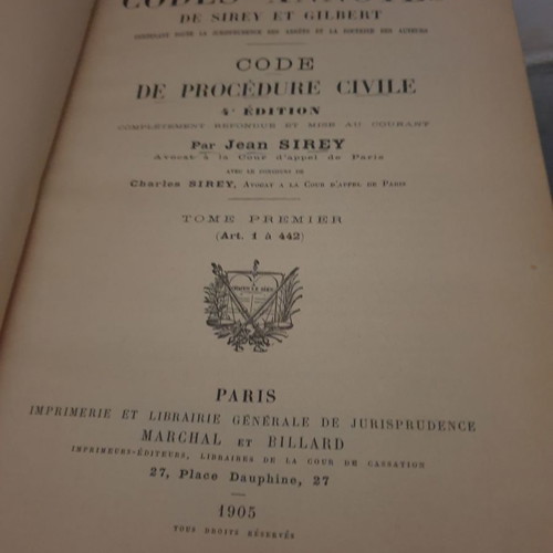 Les codes annotés book used, volume 595 pages, French
